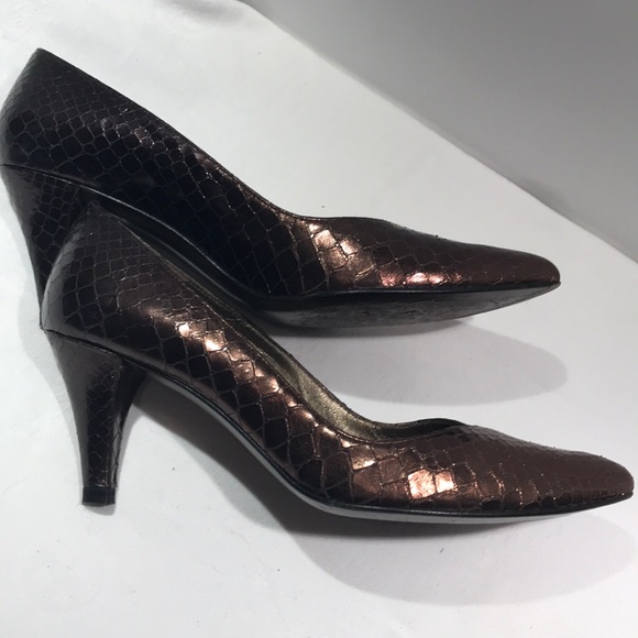 Stuart Weitzman dark copper snake print size 6.5 - Picture 7 of 11